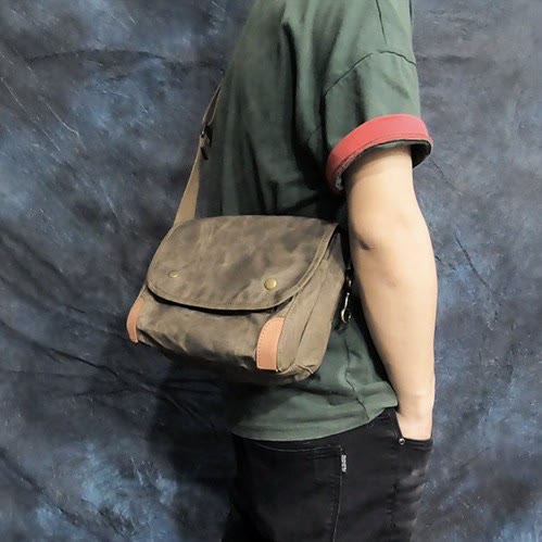 Retro Crossbody Bag For Men Commutor Waterproof Canvas Messenger Purse