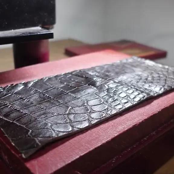 Handmade Genuine Leather Alligator Pattern Wallet for Women Men