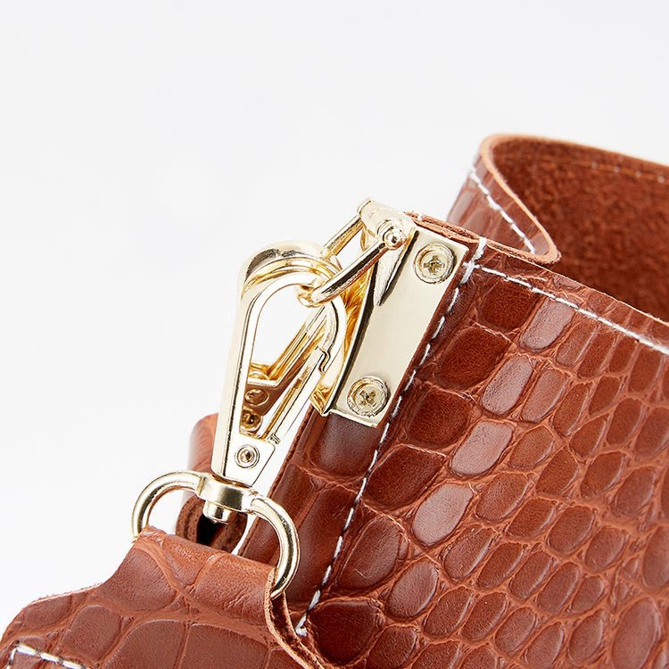 <Shipped within 24 hours> Crocodile Print Leather Shoulder Bucket Bag