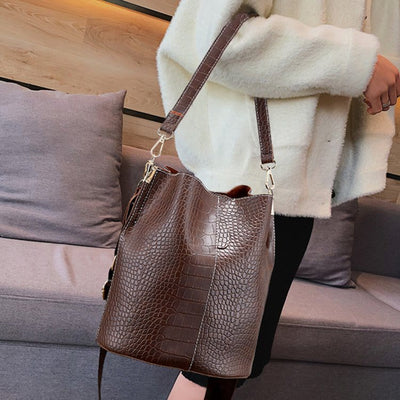 <Shipped within 24 hours> Crocodile Print Leather Shoulder Bucket Bag