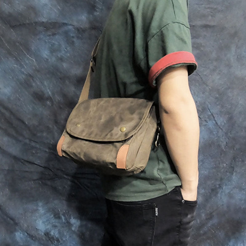 Large Capacity Retro Oil-Wax Canvas Crossbody Bag Messenger Bag