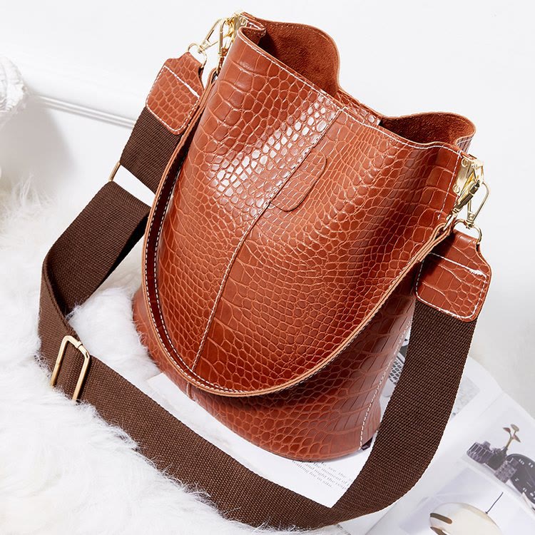 <Shipped within 24 hours> Crocodile Print Leather Shoulder Bucket Bag