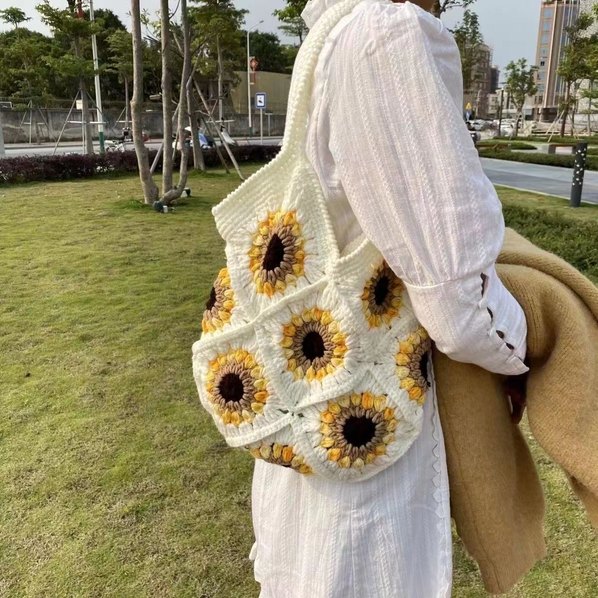 Cute Sunflower Handbag Crochet Hand Woven Shoulder Bag For Women