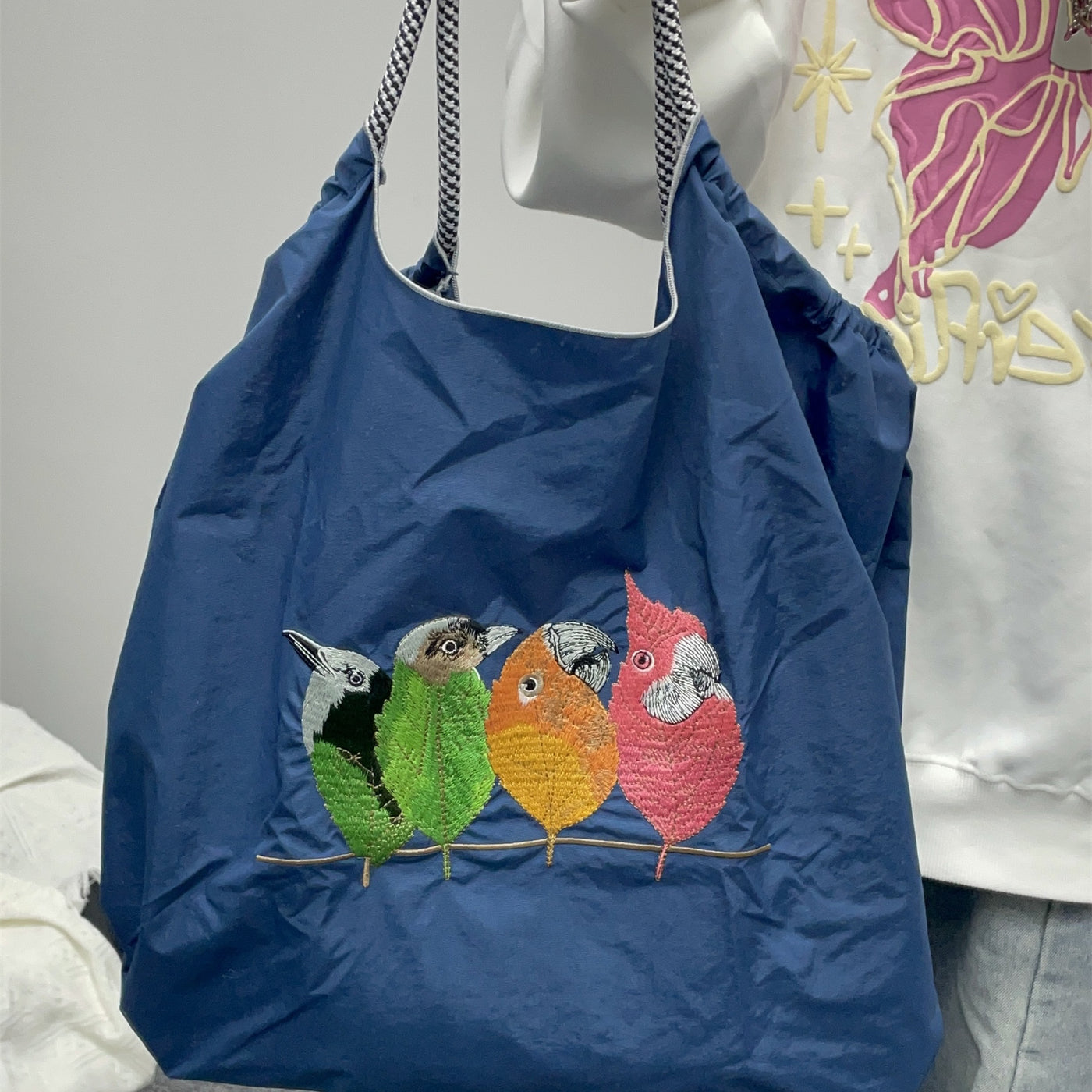 Cute Birds Embroideried Handbag Durable Drawstring Shoulder Bag For Women